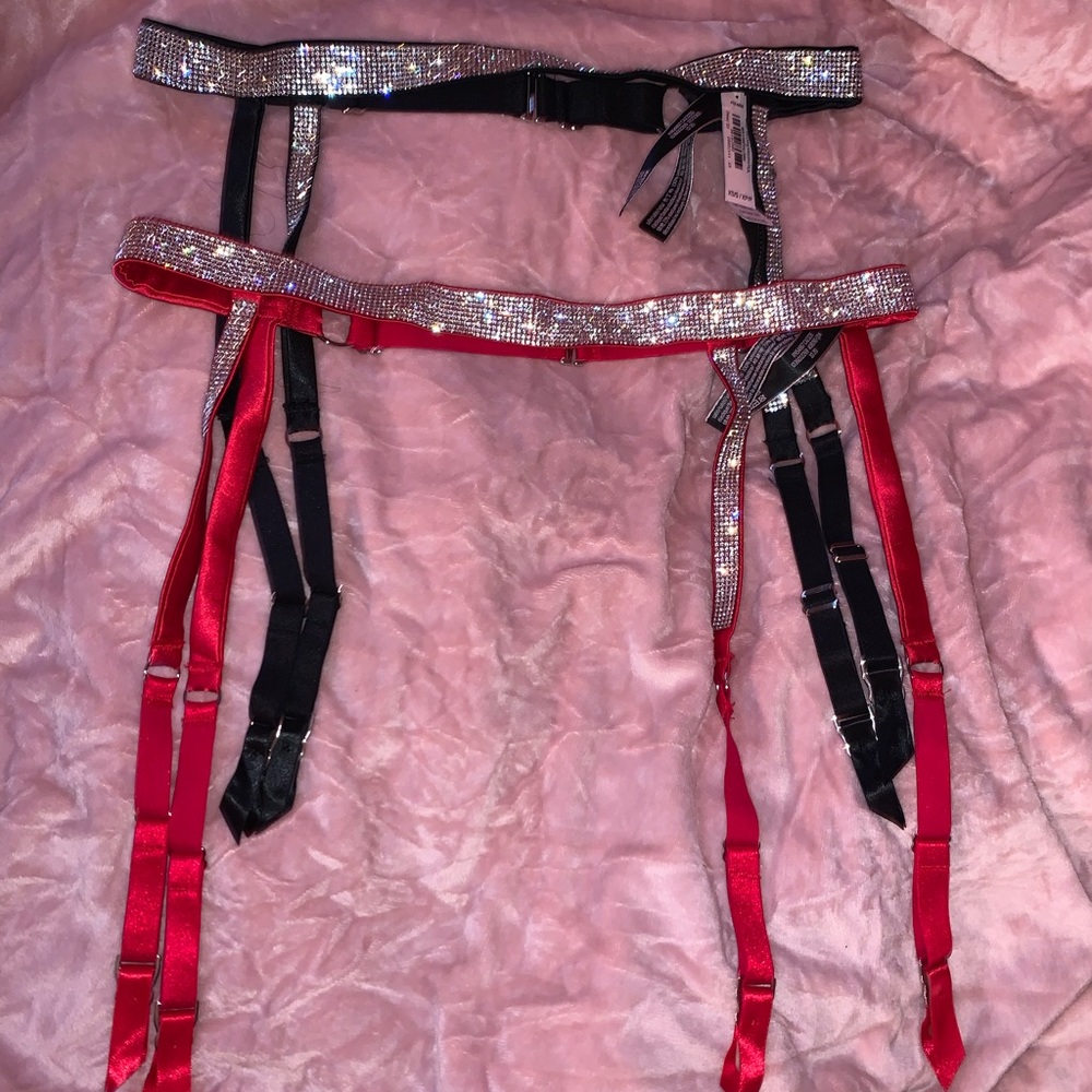 VS shine strap garter belt